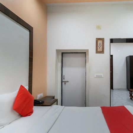 Oyo 13535 Aakash Hotel Ahmedabad Ngoại thất bức ảnh