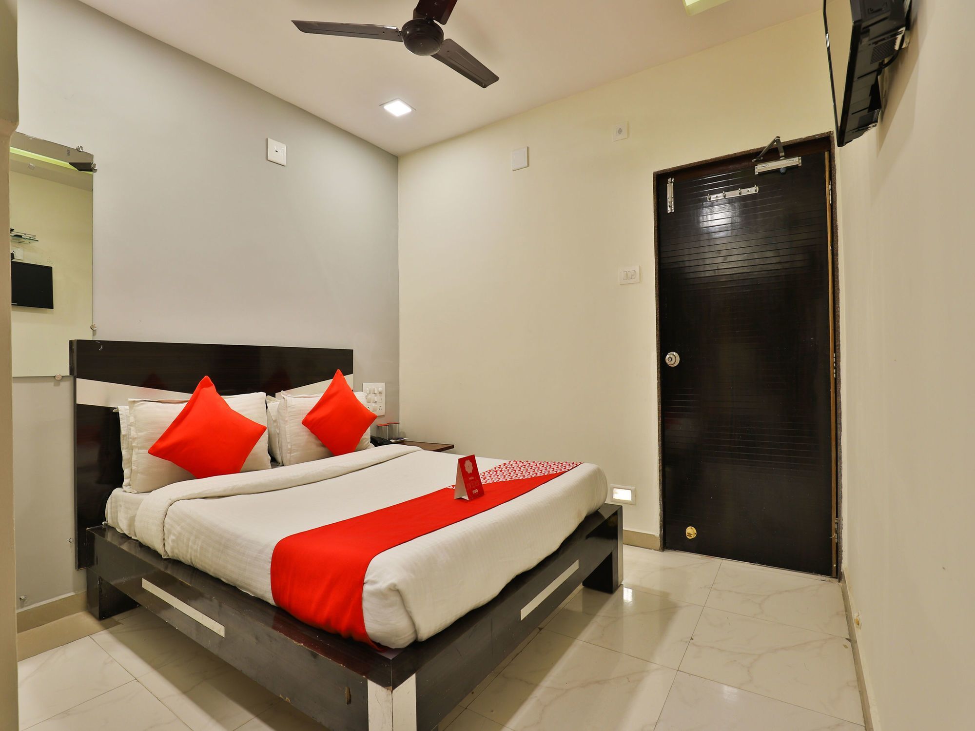 Oyo 13535 Aakash Hotel Ahmedabad Ngoại thất bức ảnh