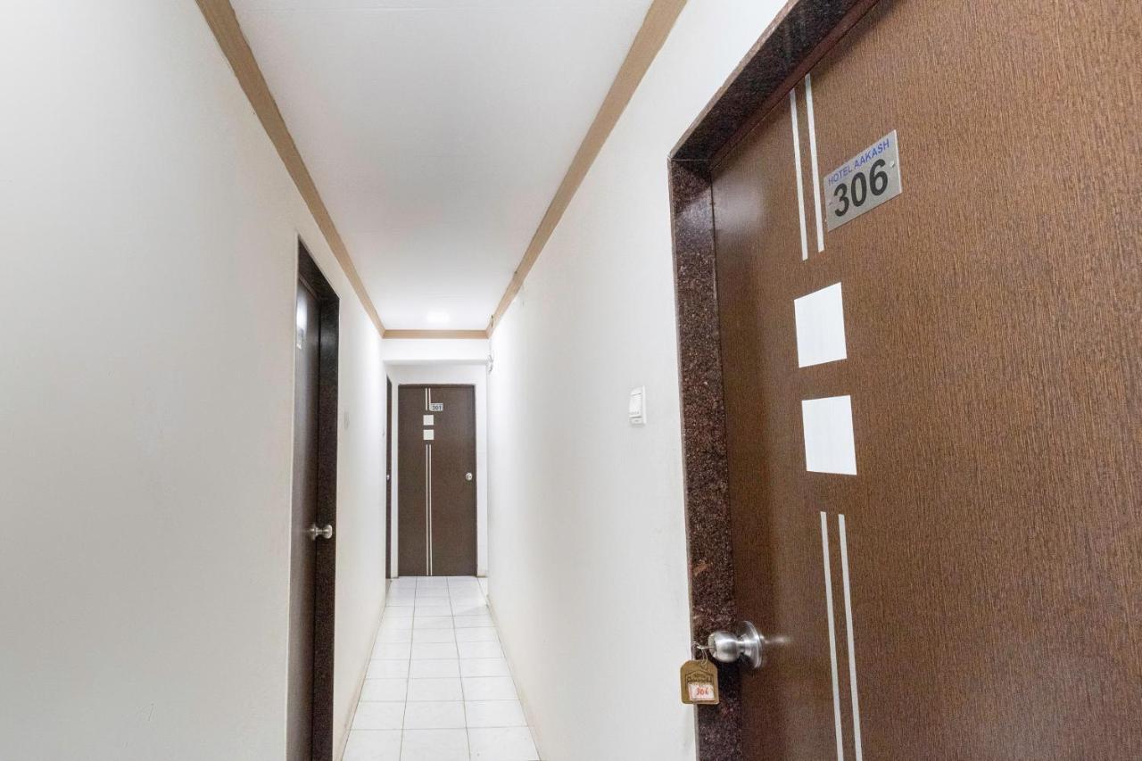 Oyo 13535 Aakash Hotel Ahmedabad Ngoại thất bức ảnh