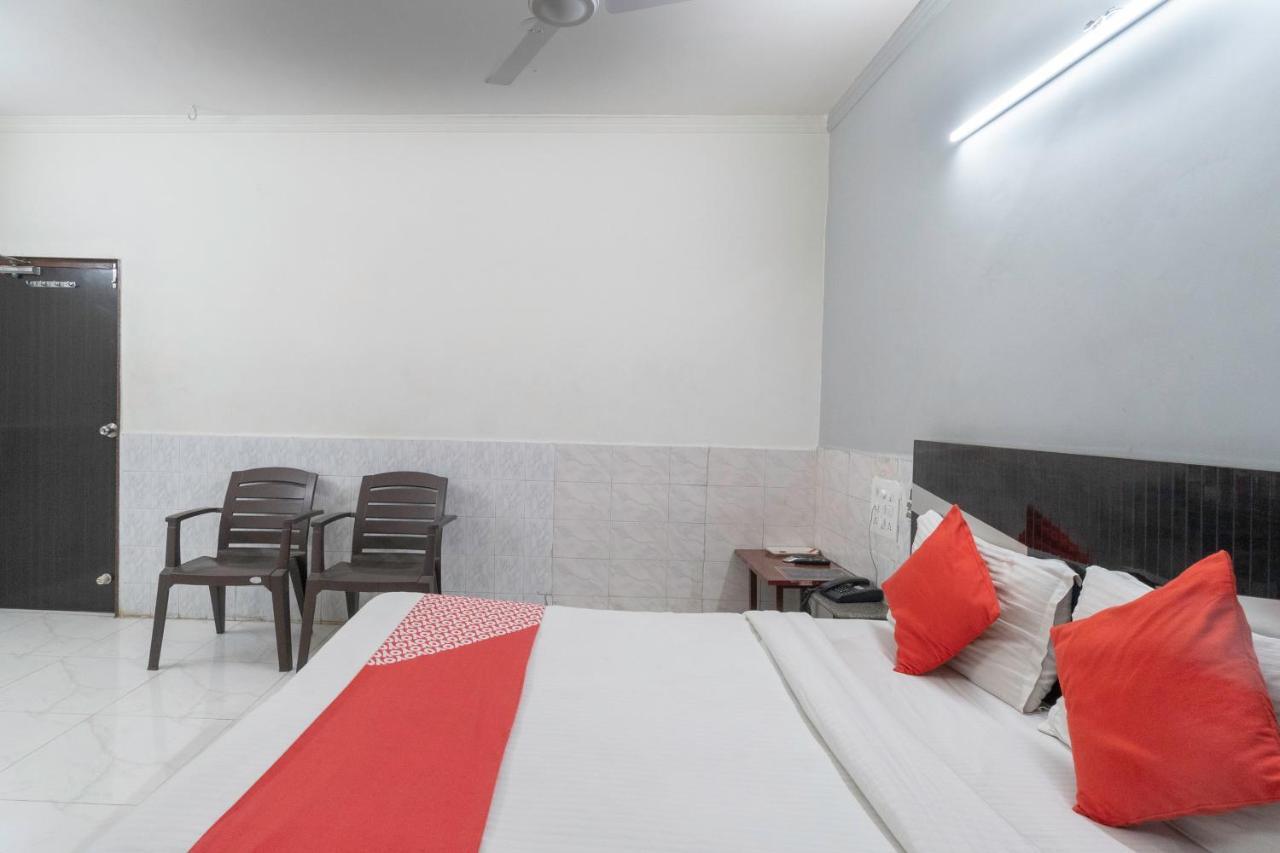 Oyo 13535 Aakash Hotel Ahmedabad Ngoại thất bức ảnh