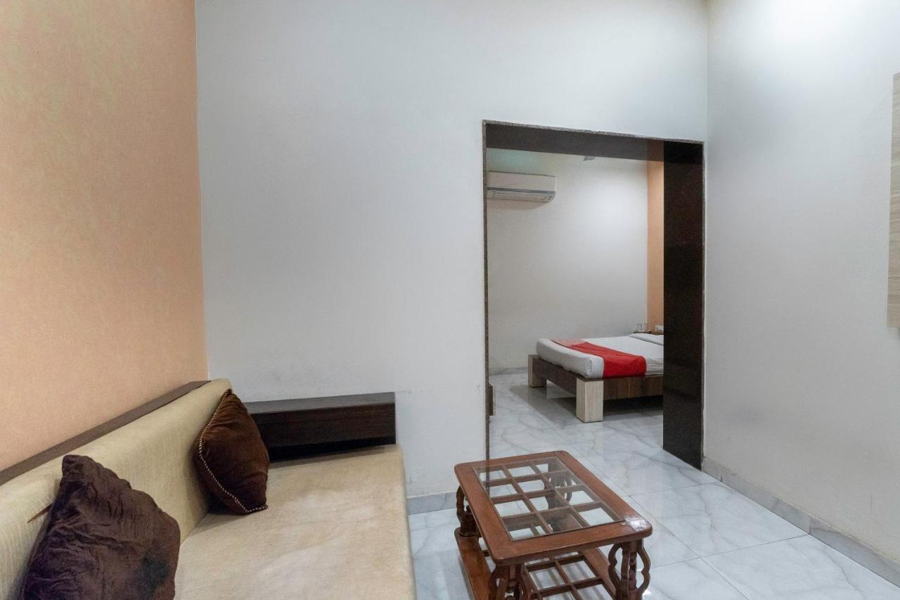 Oyo 13535 Aakash Hotel Ahmedabad Ngoại thất bức ảnh
