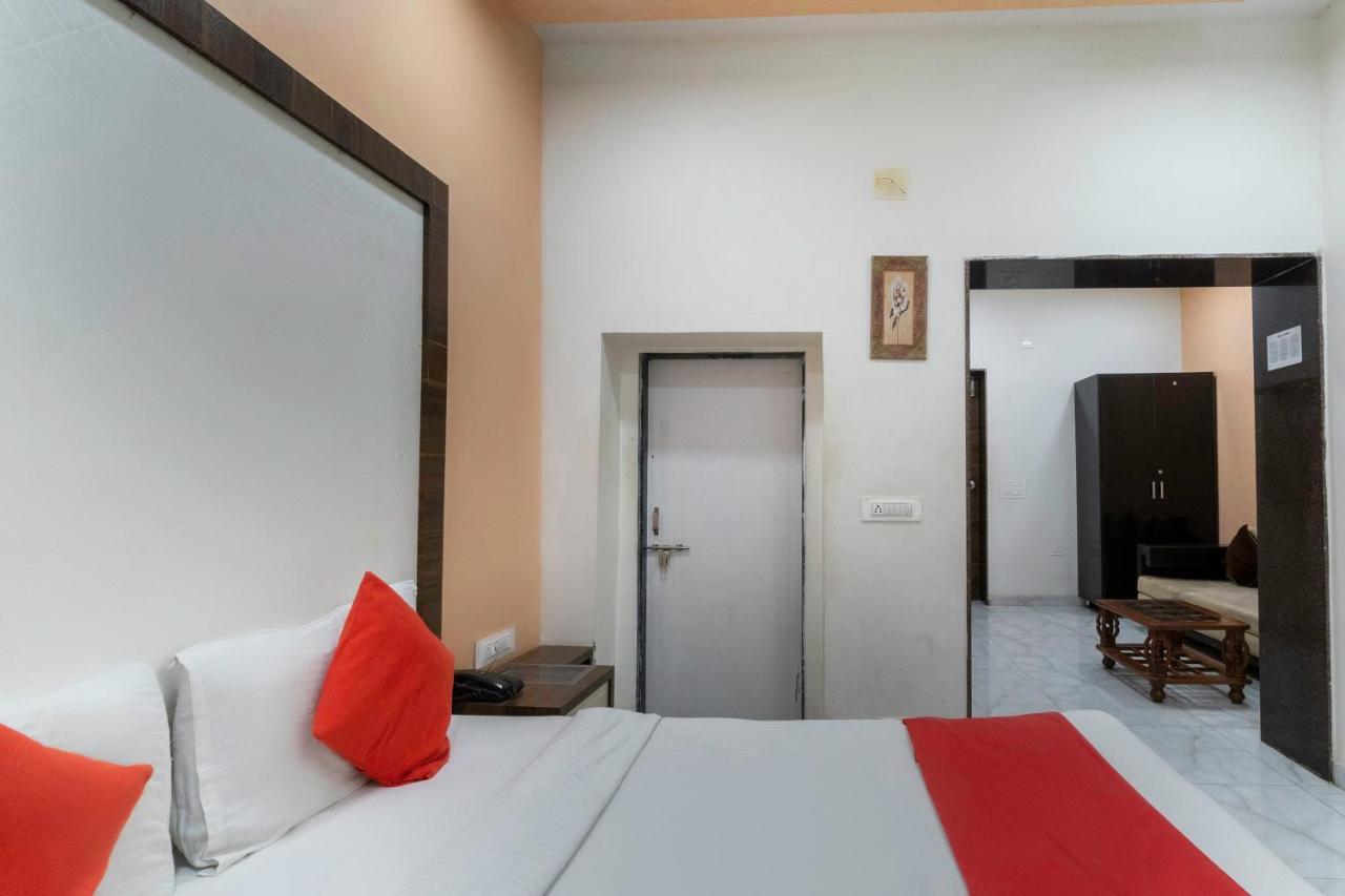 Oyo 13535 Aakash Hotel Ahmedabad Ngoại thất bức ảnh