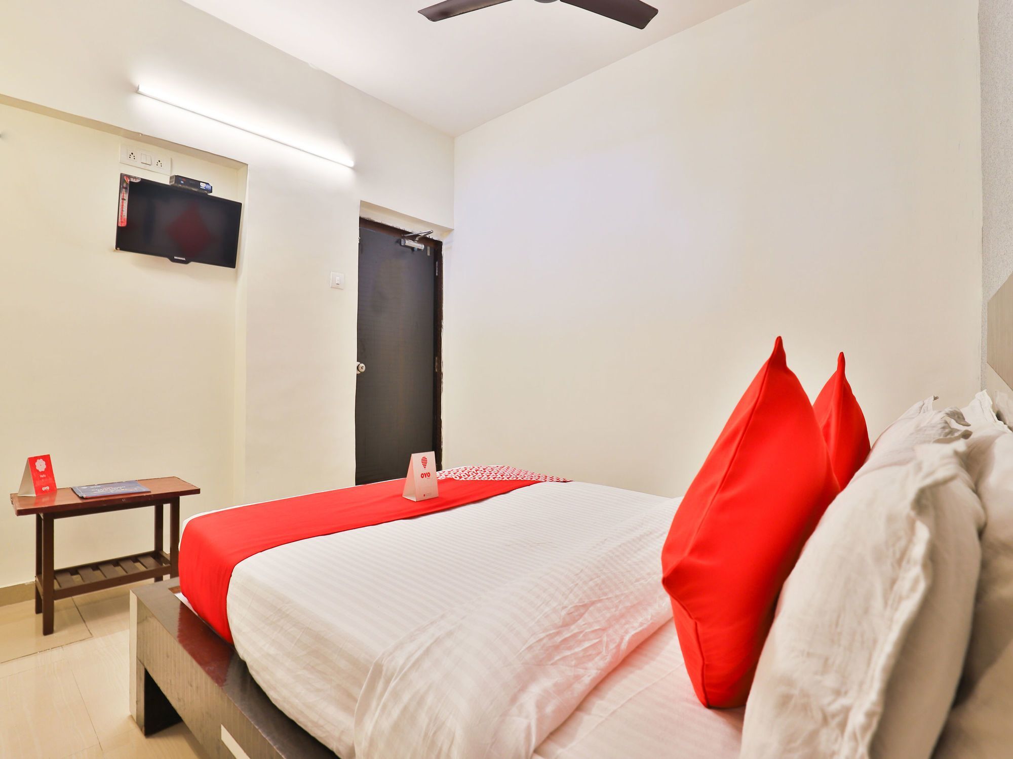 Oyo 13535 Aakash Hotel Ahmedabad Ngoại thất bức ảnh
