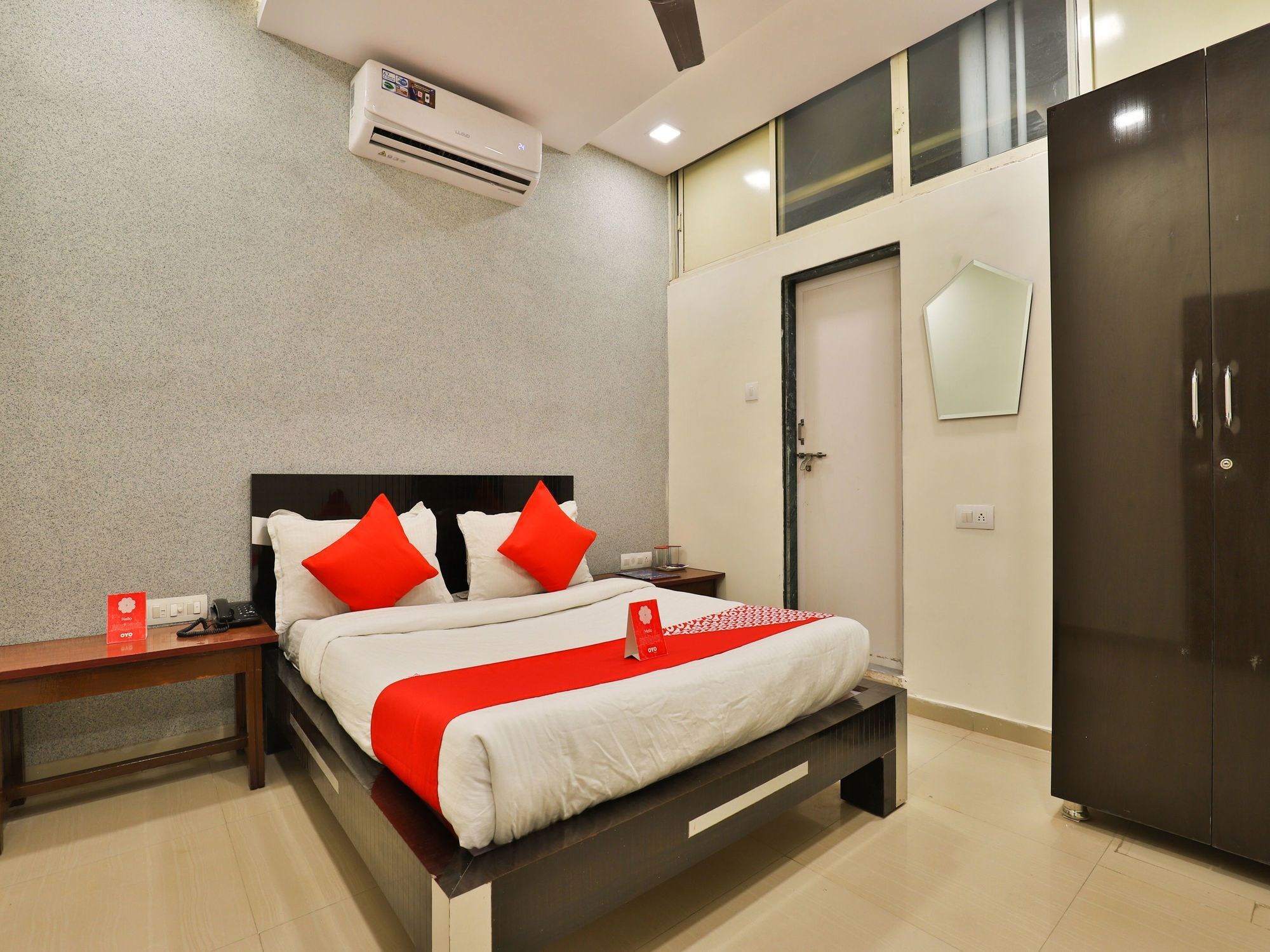Oyo 13535 Aakash Hotel Ahmedabad Ngoại thất bức ảnh